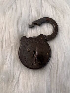 (133)Vintage-Style Brown Iron Padlock - Decorative Home Storage Accent